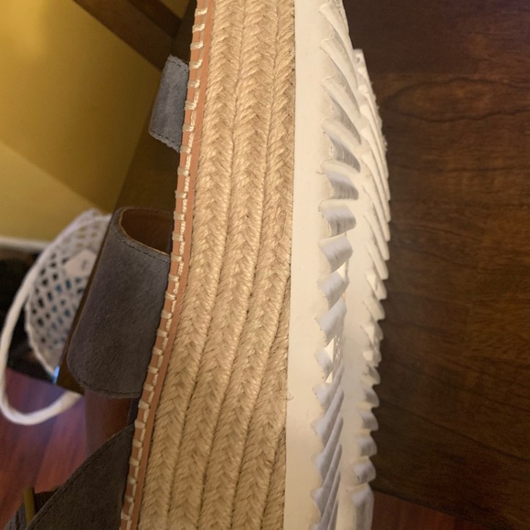 Platform Strap Sandals - Picture 2 of 8